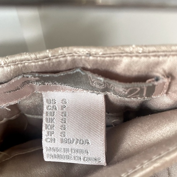 *SOLD* π FREE ADD ON High Waisted Above the Knee Shimmering Beige Pencil Skirt - Picture 4 of 5